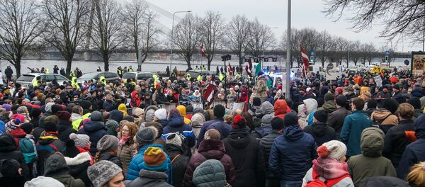 Акция протеста на набережной 11 Ноября в Риге. - Sputnik Латвия