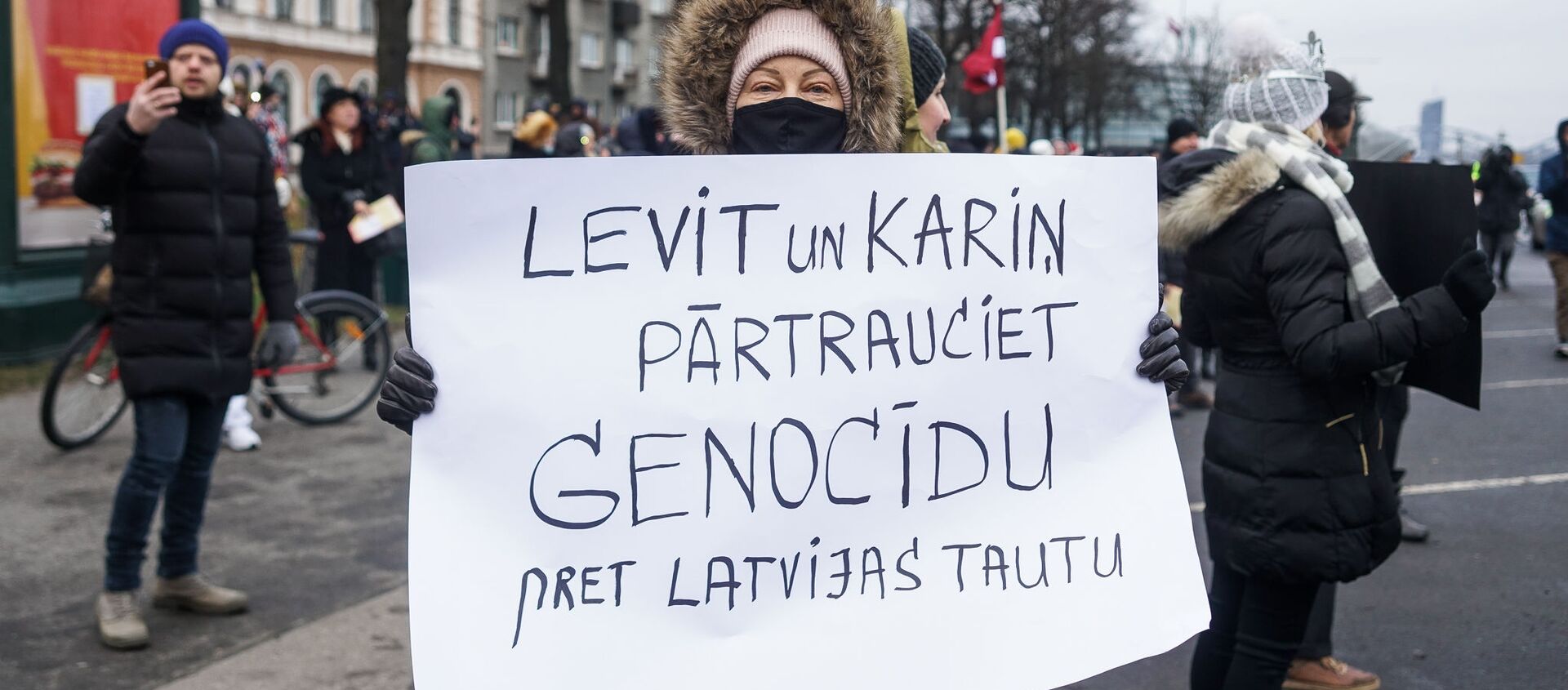 Акция протеста на набережной 11 Ноября в Риге.  - Sputnik Latvija, 1920, 14.12.2020