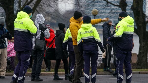 Акция протеста на набережной 11 Ноября в Риге.  - Sputnik Латвия