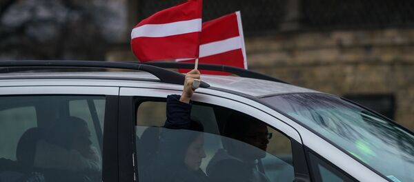 Акция протеста на набережной 11 ноября в Риге против ограничений в связи с пандемией COVID-19 Акция протеста на набережной 11 ноября в Риге против ограничений в связи с пандемией COVID-19 - Sputnik Латвия