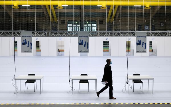 Люди ждут вакцину: как страны Европы собираются прививать своих жителей от COVID-19 - Sputnik Латвия