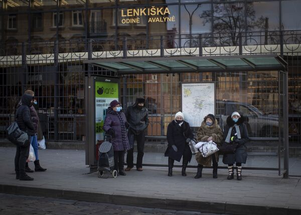 Люди ждут вакцину: как страны Европы собираются прививать своих жителей от COVID-19 - Sputnik Латвия
