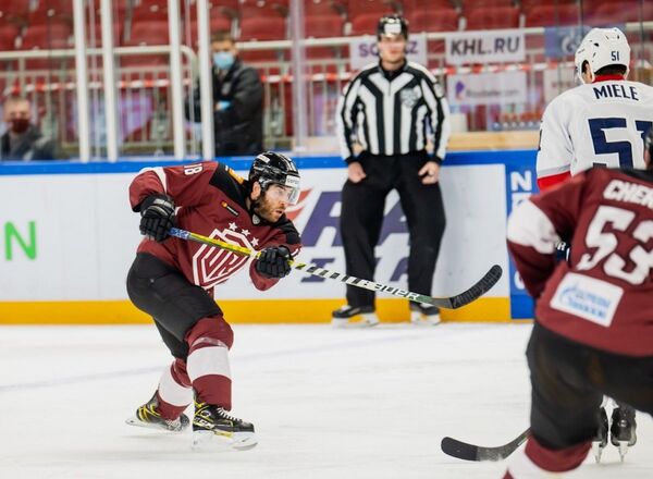 В матче с десятью голами динамовцы не угнались за Торпедо - Sputnik Латвия