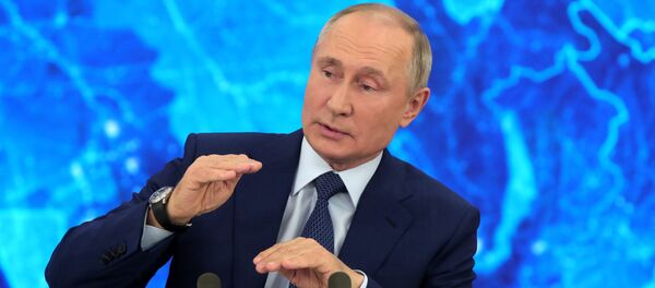 Президент РФ Владимир Путин на большой ежегодной пресс-конференции в режиме видеоконференции, 17 декабря 2020 - Sputnik Латвия