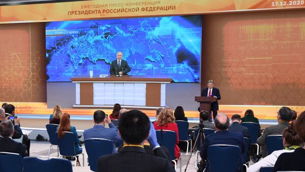 Ежегодная пресс-конференция президента РФ Владимира Путина - Sputnik Latvija