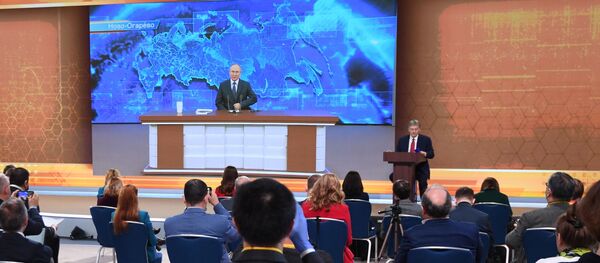 Ежегодная пресс-конференция президента РФ Владимира Путина Ежегодная пресс-конференция президента РФ Владимира Путина - Sputnik Latvija