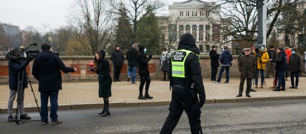 Несанкционированный митинг у памятника Свободы в Риге.  - Sputnik Латвия