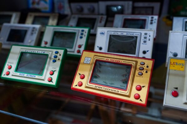 Тайна двух Буратино: в Риге открылся уникальный музей игрушек - Sputnik Латвия