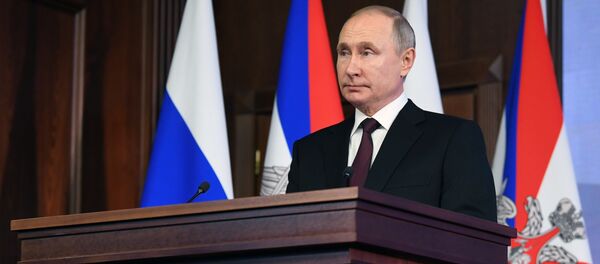 Президент Владимир Путин выступает на расширенном заседании коллегии Минобороны РФ Президент Владимир Путин выступает на расширенном заседании коллегии Минобороны РФ - Sputnik Латвия