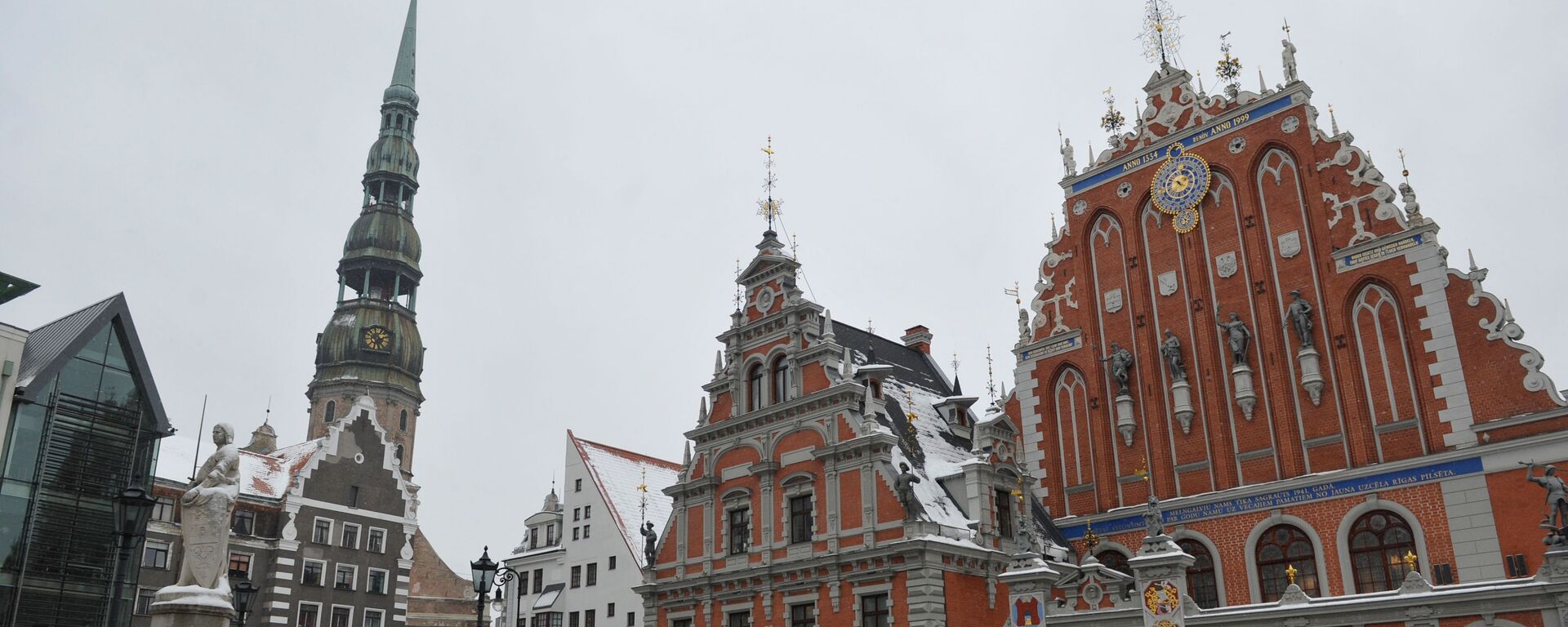 Статуя Роланда и Дом Черноголовых на Ратушной площади в Старой Риге, Латвия - Sputnik Латвия, 1920, 18.01.2022