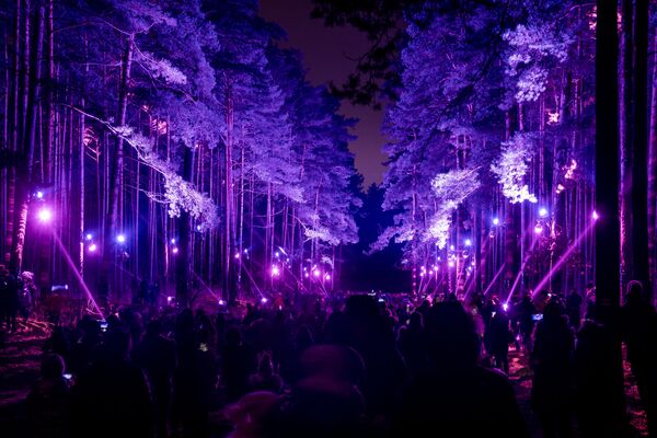 Праздничное освещение вернулось в Иманту и Бикерниеки - Sputnik Латвия