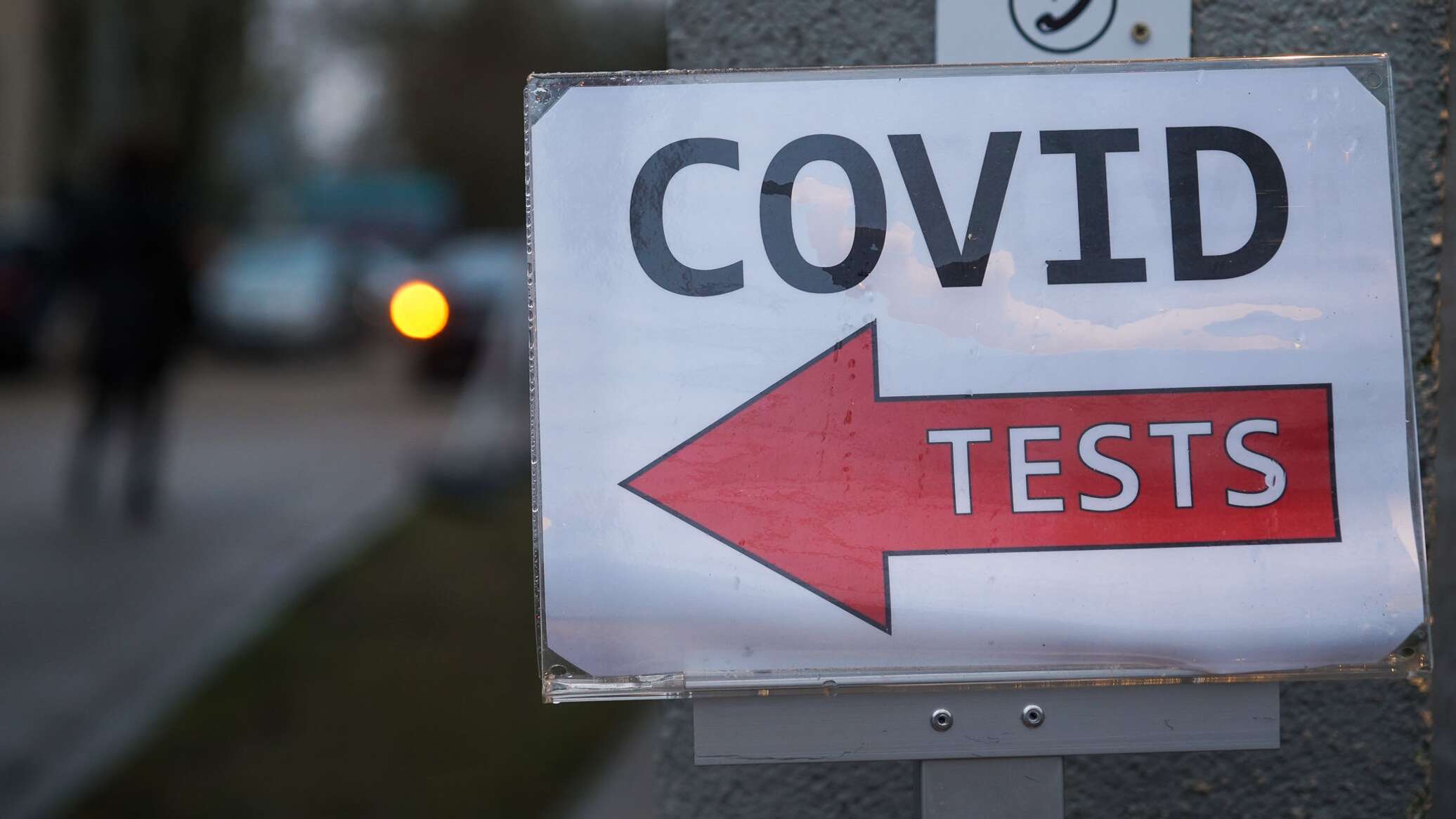 Тест на covid 19. Тест латвия. Тест латвия. Положительный экспресс тест на коронавирус. Латышский фон.