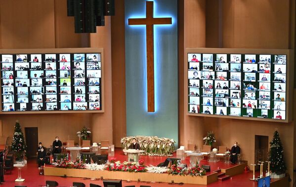 Онлайн-трансляции рождественского богослужения в церкви в Сеуле, Южная Корея  - Sputnik Латвия