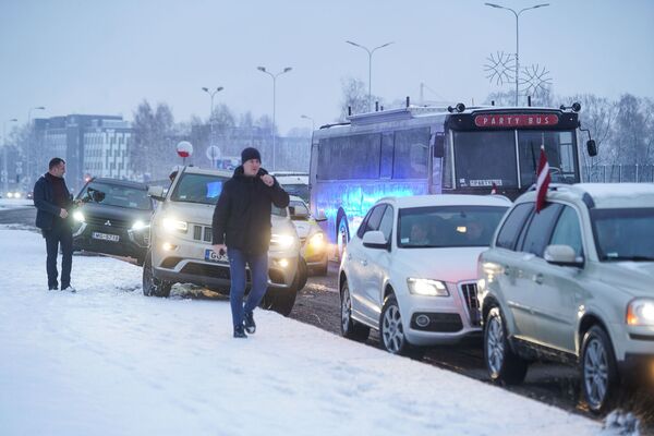 Заезд свободы: в Латвии противники диктатуры организовали движение сопротивления - Sputnik Латвия
