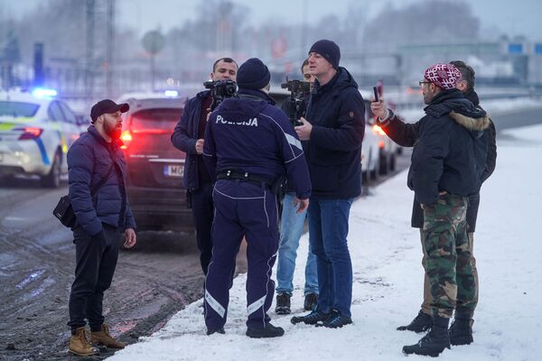 Заезд свободы: в Латвии противники диктатуры организовали движение сопротивления - Sputnik Латвия