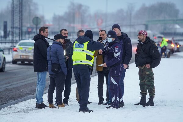 Заезд свободы: в Латвии противники диктатуры организовали движение сопротивления - Sputnik Латвия