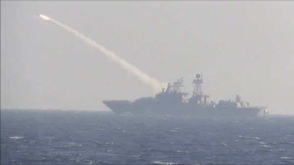 Стрельбы крылатыми ракетами «Уран» с борта фрегата «Маршал Шапошников» в Японском море - Sputnik Latvija