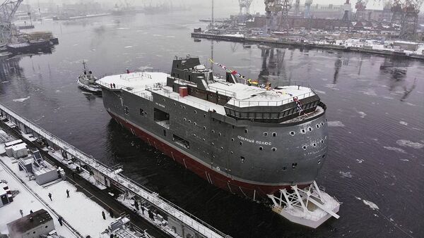 Спуск на воду ЛСП Северный полюс в Санкт-Петербурге - Sputnik Latvija