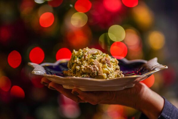 Новогодний стол 2021: какие блюда и сервировка на год Быка Новогодний стол 2021: какие блюда и сервировка на год Быка - Sputnik Латвия