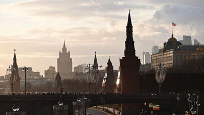 Здание Министерства иностранных дел РФ и Большой Кремлевский дворец