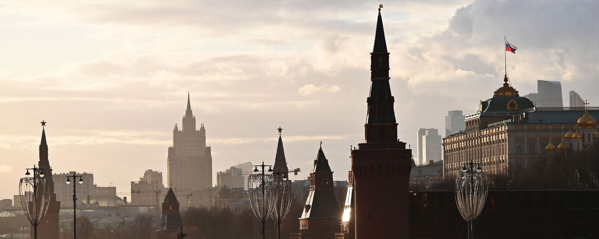 Здание Министерства иностранных дел РФ и  Большой Кремлевский дворец - Sputnik Латвия, 1920, 16.04.2021
