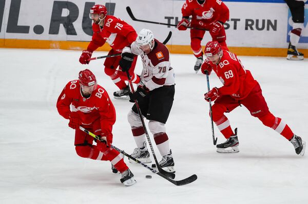 Неудачный год динамовцы Риги завершили победой над Спартаком Знарка - Sputnik Латвия