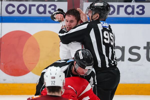 Неудачный год динамовцы Риги завершили победой над Спартаком Знарка - Sputnik Латвия