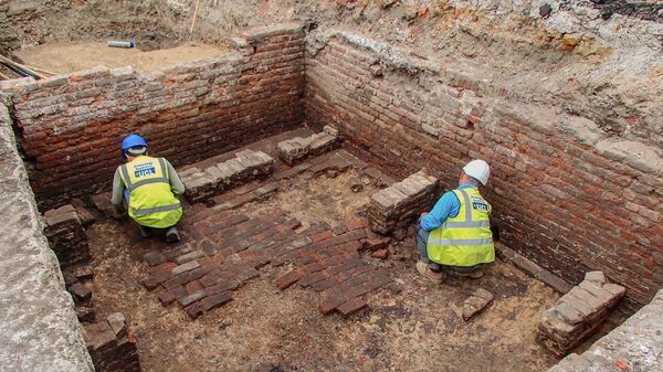 Археологические раскопки раннего театра в Лондоне  - Sputnik Латвия