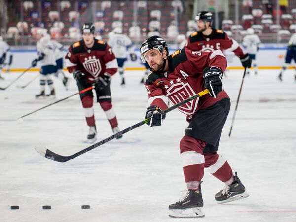 Братский хет-трик Букартсов помогает Динамо (Рига) начать год с победы - Sputnik Латвия