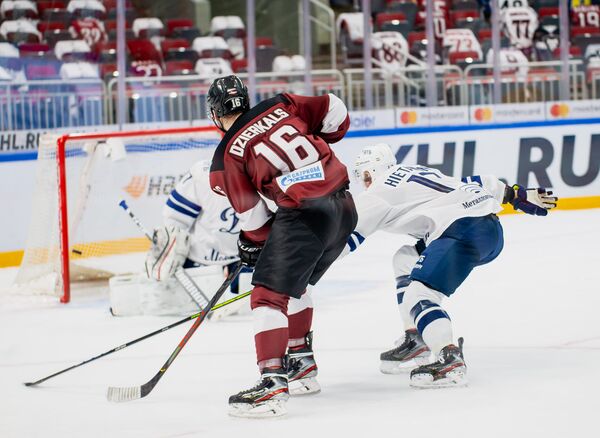 Братский хет-трик Букартсов помогает Динамо (Рига) начать год с победы - Sputnik Латвия