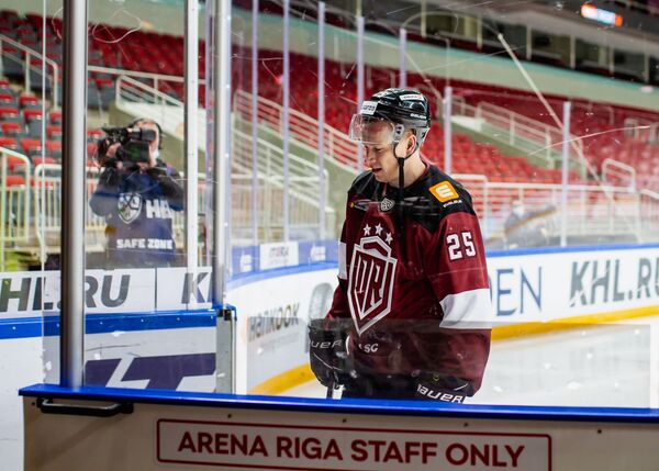 Рижане не сумели впервые в сезоне одержать третью победу подряд Рижане не сумели впервые в сезоне одержать третью победу подряд - Sputnik Латвия