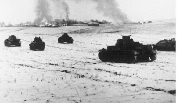 Немецкие танки атакуют советские позиции в районе Истры, 25 ноября 1941 года - Sputnik Latvija