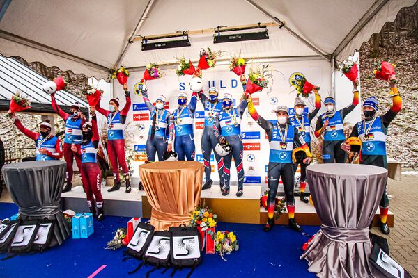 Братья Шицс выиграли золото на домашнем чемпионате Европы по санному спорту - Sputnik Латвия