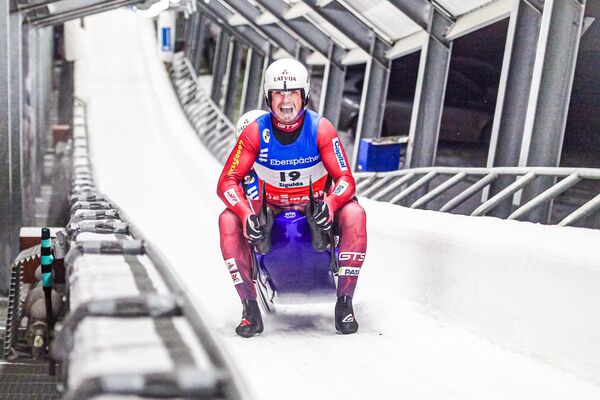 Братья Шицс выиграли золото на домашнем чемпионате Европы по санному спорту - Sputnik Латвия