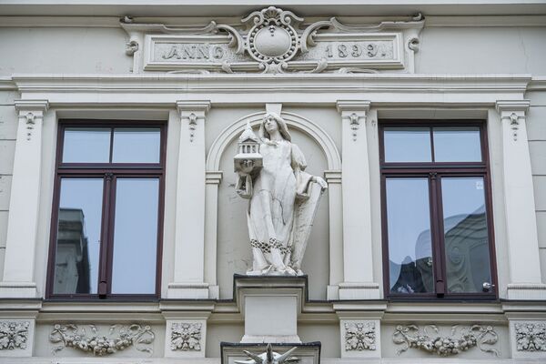 Муза Булгакова вернулась в Ригу: в столице открыли памятную доску жене великого писателя - Sputnik Латвия