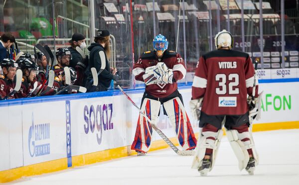 Против ЦСКА рижане играли плохо, Скудра даже убрал капитана Против ЦСКА рижане играли плохо, Скудра даже убрал капитана - Sputnik Латвия