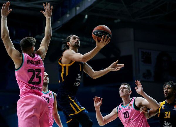 Шмитс отметил рождение сына классным аллей-упом и победой над Химками Шмитс отметил рождение сына классным аллей-упом и победой над Химками - Sputnik Латвия