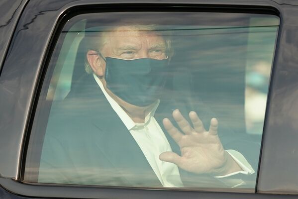 ASV prezidents Donalds Tramps brauc garām saviem piekritējiem Merilendas štatā - Sputnik Latvija