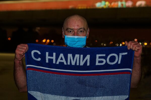 Крещение в условиях пандемии: рижане поделились опытом купания в морозы - Sputnik Латвия