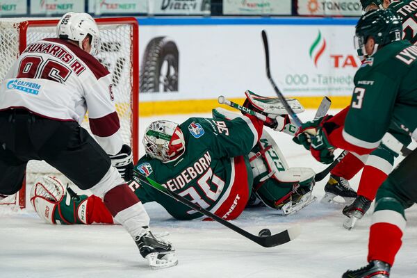 Без Дарзиньша и Букартса рижане сенсационно обыграли лидера чемпионата КХЛ - Sputnik Латвия