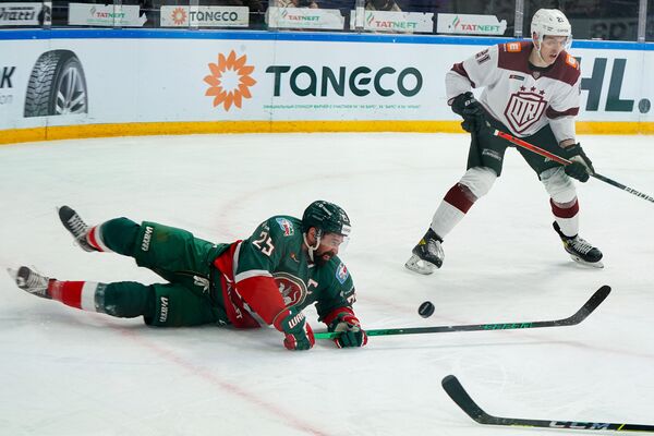 Без Дарзиньша и Букартса рижане сенсационно обыграли лидера чемпионата КХЛ - Sputnik Латвия