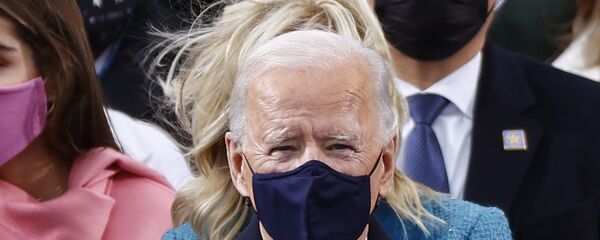 Избранный президент США Джозеф Байден с супругой Джилл Байден во время инаугурации  Избранный президент США Джозеф Байден с супругой Джилл Байден во время инаугурации  - Sputnik Latvija