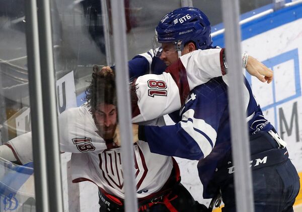 Пятиматчевый выезд хоккеисты Динамо (Рига) завершили сороковым поражением в сезоне - Sputnik Латвия