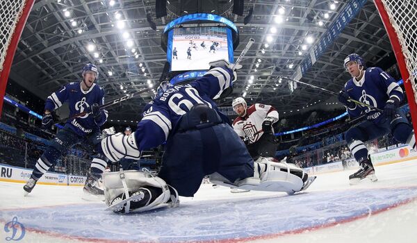 Пятиматчевый выезд хоккеисты Динамо (Рига) завершили сороковым поражением в сезоне - Sputnik Латвия