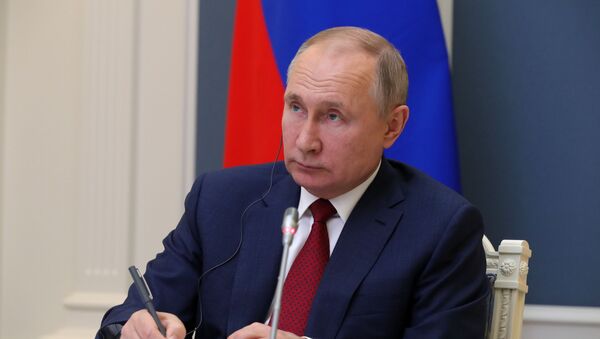 Президент РФ Владимир Путин участвует в сессии Всемирного экономического форума в Давосе в режиме видеоконференции - Sputnik Latvija