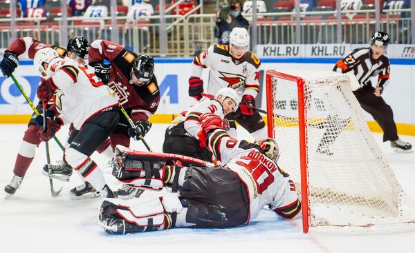 Авангард и Боб Хартли увезли из Риги волевую победу - Sputnik Латвия