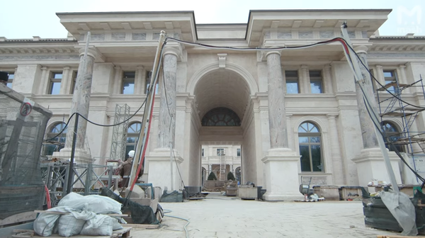 Сказочный дворец в Геленджике оказался бетонным монстром без намека на ремонт - Sputnik Латвия