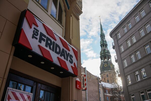 Ресторан Fridays и собор Святого Петра - Sputnik Латвия