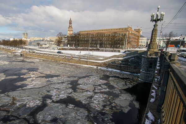 Тонкий лед на Даугаве - Sputnik Латвия