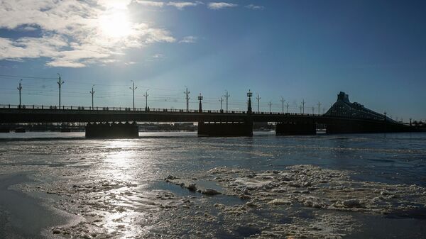 Тонкий лед на Даугаве - Sputnik Латвия